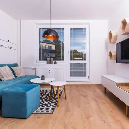 Netflix & Wifi Free Dvojizbovy Blizko Centra - 24h Self Check-in Apartment Banská Bystrica
