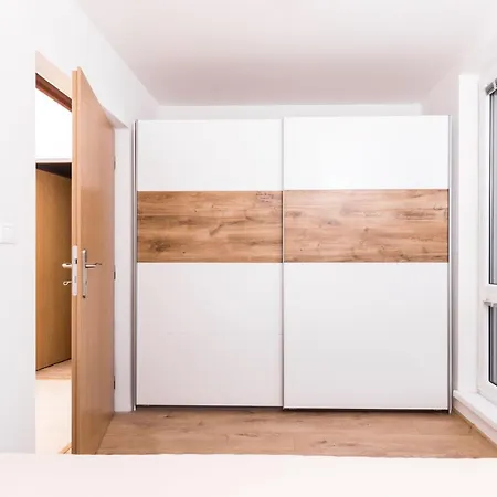Apartmán Netflix&wifi Free Dvojizbový Blízko Centra - 24h Self Check-in *