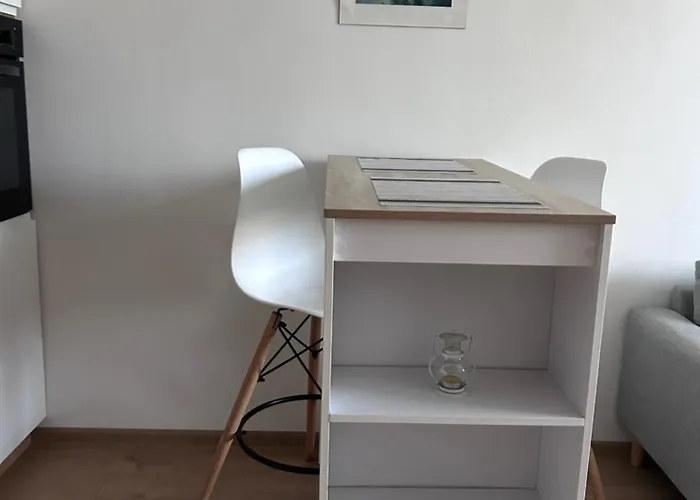 Netflix & Wifi Free Dvojizbovy Blizko Centra - 24h Self Check-in Appartement